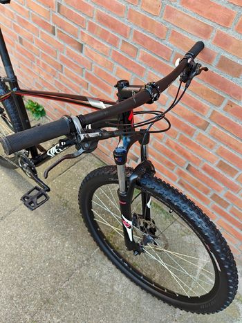 Używany Specialized Men's Rockhopper 2018 2018 Mountainbike — zdjęcie 7 z 14