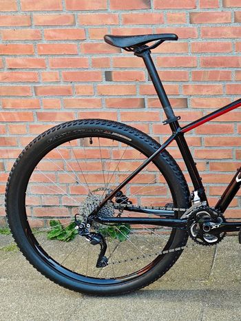 Używany Specialized Men's Rockhopper 2018 2018 Mountainbike — zdjęcie 2 z 14