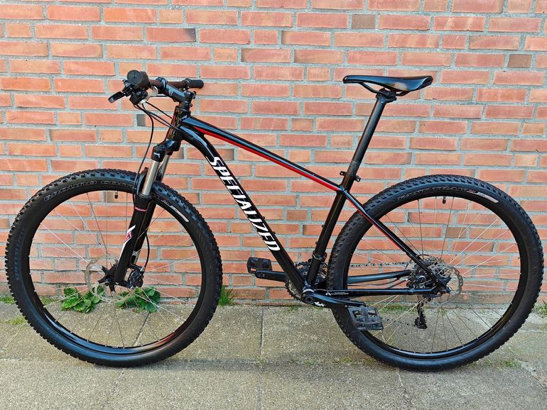 Używany Specialized Men's Rockhopper 2018 2018 Mountainbike — zdjęcie 9 z 14