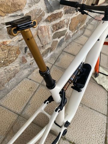 Used Specialized Epic 8 EVO Pro Frameset - FOX FLOAT Factory 2024 Frameset 2024 Mountainbike, White, 29 — image 10 of 22