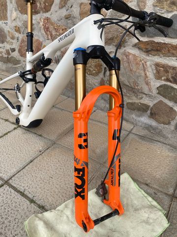 Used Specialized Epic 8 EVO Pro Frameset - FOX FLOAT Factory 2024 Frameset 2024 Mountainbike, White, 29 — image 21 of 22
