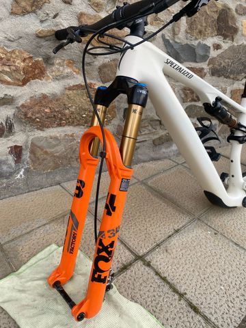 Used Specialized Epic 8 EVO Pro Frameset - FOX FLOAT Factory 2024 Frameset 2024 Mountainbike, White, 29 — image 4 of 22