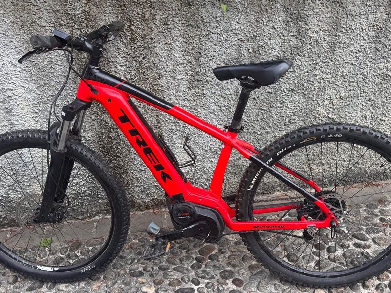 Used Trek Powerfly 4 2020 2020 Mountainbike, Red, 27.5, 29 — image 1 of 3