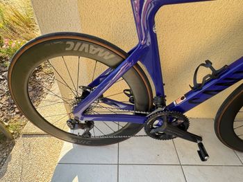 Canyon Aeroad CF SLX 8 Di2 Cosmic 2024 2024 Road & Gravel d'occasion — image 4 sur 5