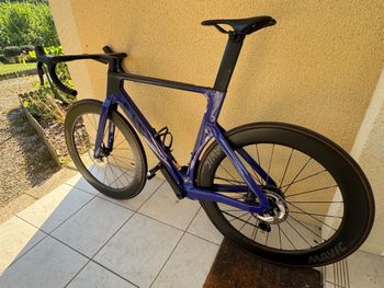 Canyon Aeroad CF SLX 8 Di2 Cosmic 2024 2024 Road & Gravel d'occasion — image 2 sur 5