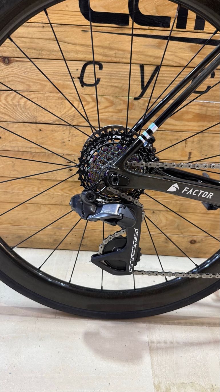 Factor O2 VAM Shimano Ultegra Di2 8170 2023 2023 Road & Gravel d'occasion — image 2 sur 13