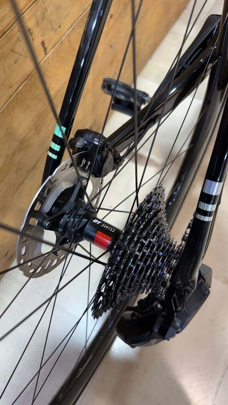Factor O2 VAM Shimano Ultegra Di2 8170 2023 2023 Road & Gravel d'occasion — image 9 sur 13