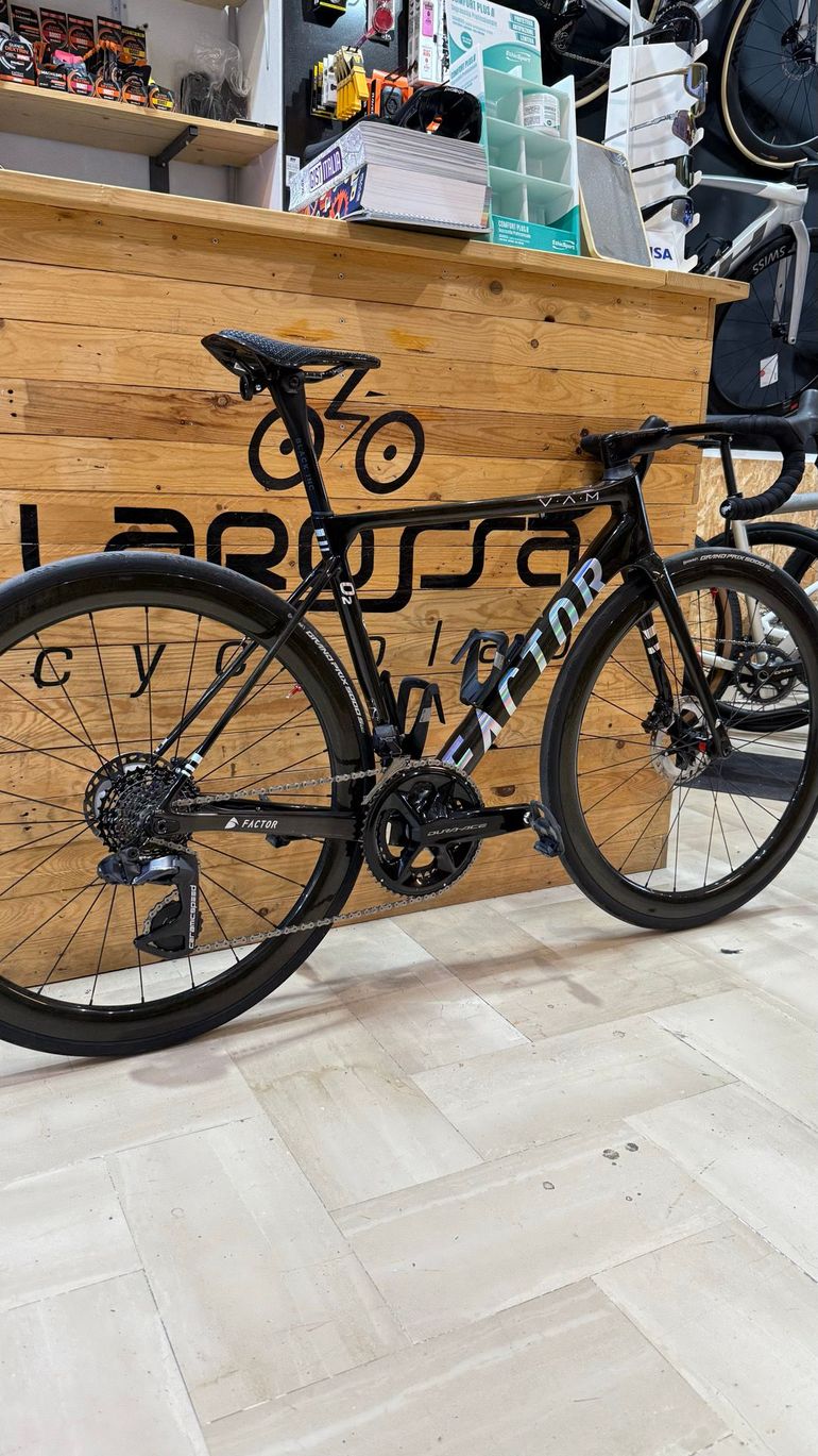 Factor O2 VAM Shimano Ultegra Di2 8170 2023 2023 Road & Gravel d'occasion — image 1 sur 13