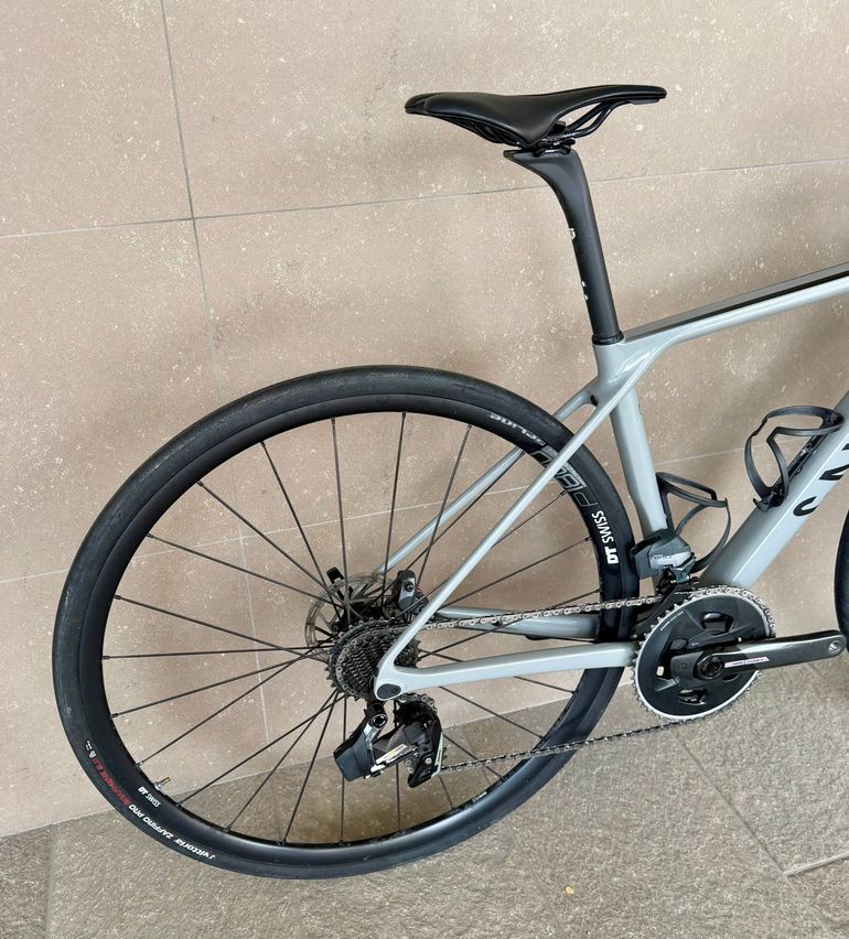 Canyon Ultimate CF SL 8 Disc eTap 2021 2021 Road & Gravel d'occasion — image 4 sur 14