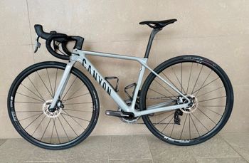 Canyon Ultimate CF SL 8 Disc eTap 2021 2021 Road & Gravel d'occasion — image 2 sur 14