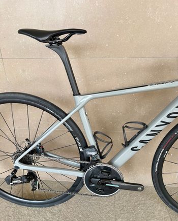 Canyon Ultimate CF SL 8 Disc eTap 2021 2021 Road & Gravel d'occasion — image 3 sur 14