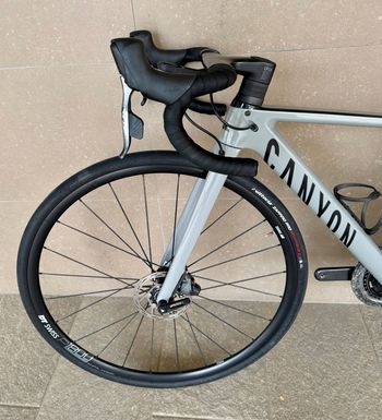 Canyon Ultimate CF SL 8 Disc eTap 2021 2021 Road & Gravel d'occasion — image 7 sur 14