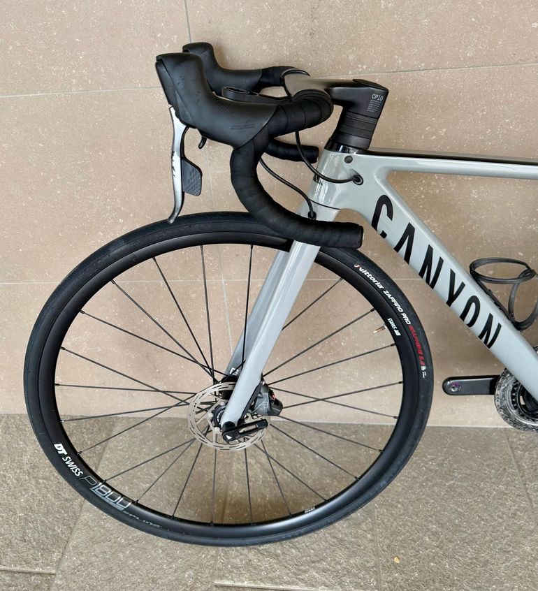 Canyon Ultimate CF SL 8 Disc eTap 2021 2021 Road & Gravel d'occasion — image 7 sur 14