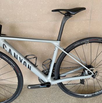 Canyon Ultimate CF SL 8 Disc eTap 2021 2021 Road & Gravel d'occasion — image 8 sur 14