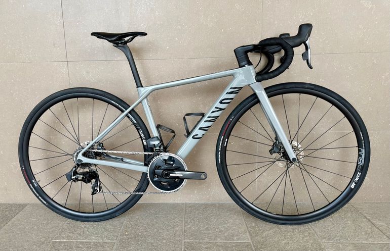 Canyon Ultimate CF SL 8 Disc eTap 2021 2021 Road & Gravel d'occasion — image 1 sur 14