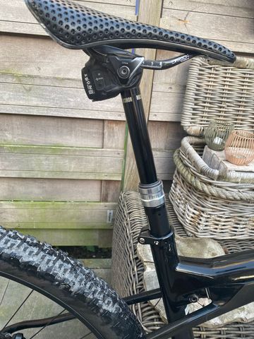 Used Trek Supercaliber 9.8 2023 2023 Mountainbike, Black, 29 — image 4 of 15