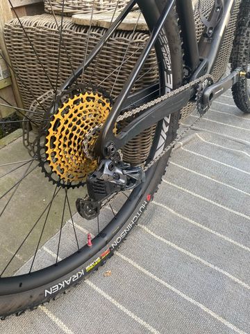 Used Trek Supercaliber 9.8 2023 2023 Mountainbike, Black, 29 — image 3 of 15