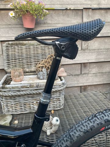 Used Trek Supercaliber 9.8 2023 2023 Mountainbike, Black, 29 — image 7 of 15