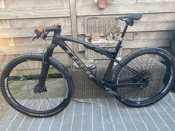 Used Trek Supercaliber 9.8 2023 2023 Mountainbike, Black, 29 — image 2 of 15
