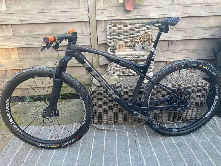 Gebrauchtes Trek Supercaliber 9.8 2023 2023 Mountainbike, Schwarz, 29 — Bild 2 von 15