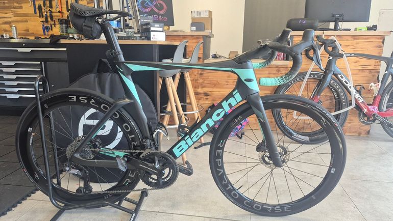 Gebrauchtes Bianchi Oltre PRO SHIMANO ULTEGRA DI2 2024 2024 Road & Gravel, Schwarz — Bild 1 von 4