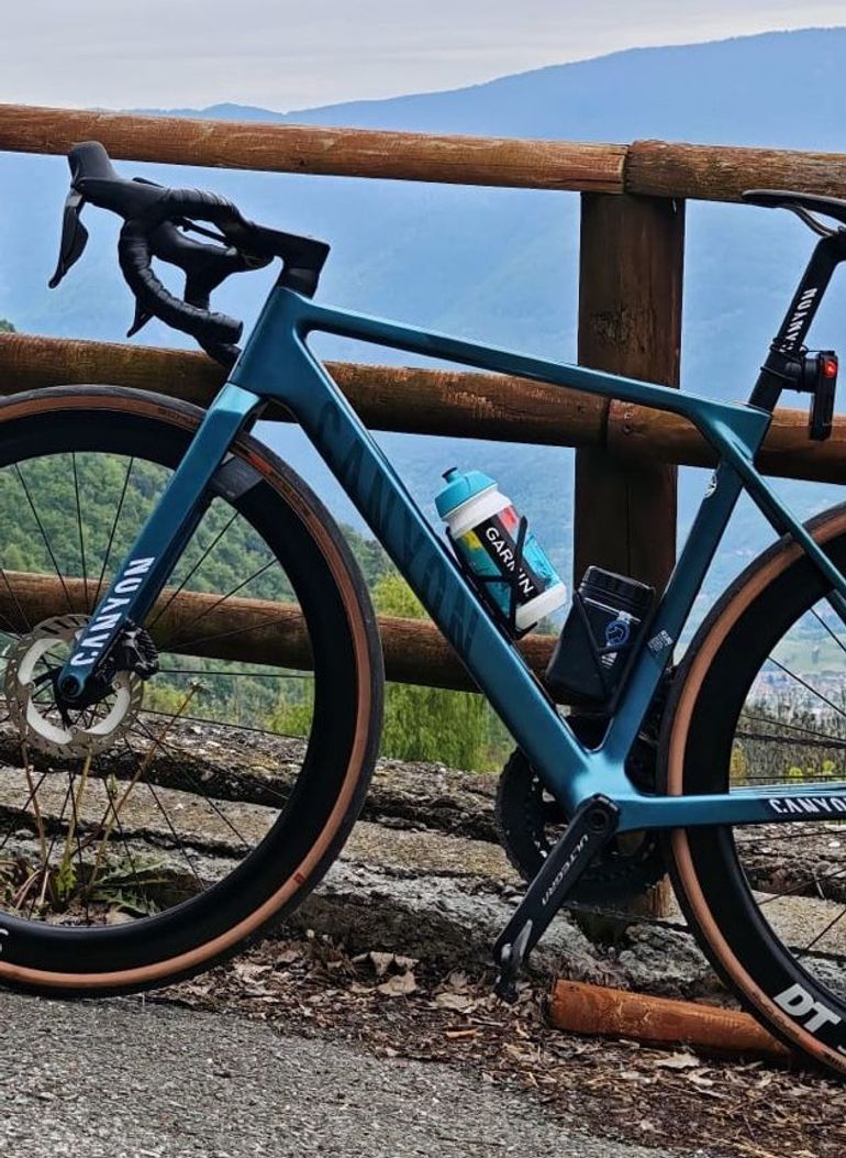 Gebrauchtes Canyon Ultimate CF SLX 8 Di2 2024 2024 Road & Gravel, Blau — Bild 3 von 14