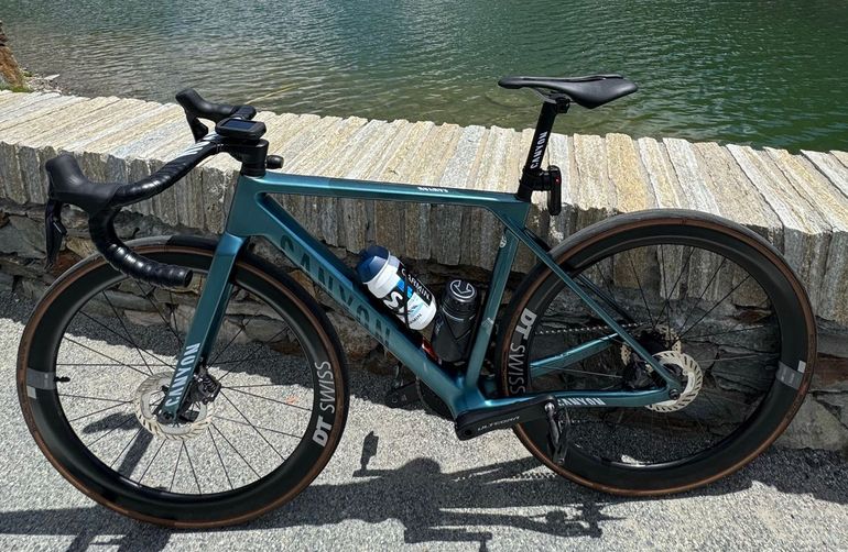 Gebrauchtes Canyon Ultimate CF SLX 8 Di2 2024 2024 Road & Gravel, Blau — Bild 12 von 14