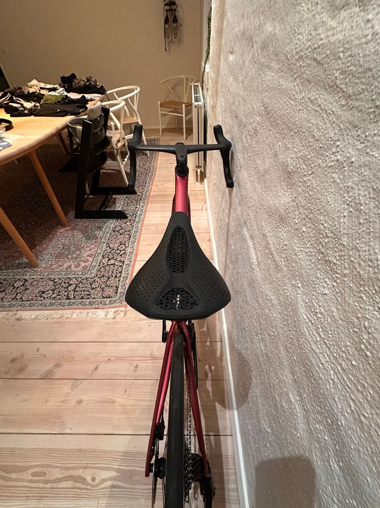 Used Specialized Tarmac SL8 Pro - SRAM Force eTAP AXS 2025 2025 Road & Gravel, Purple — image 5 of 7