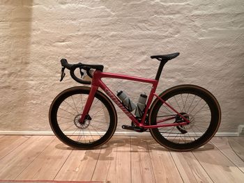 Used Specialized Tarmac SL8 Pro - SRAM Force eTAP AXS 2025 2025 Road & Gravel, Purple — image 2 of 7