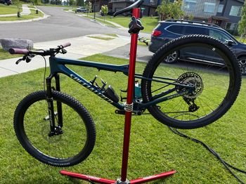 Used Specialized Epic World Cup Pro 2024 2024 Mountainbike, Green, 29 — image 2 of 8
