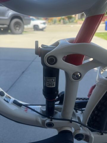 Used Giant Reign 2 2018 2018 Mountainbike, White, 27.5 — image 2 of 5
