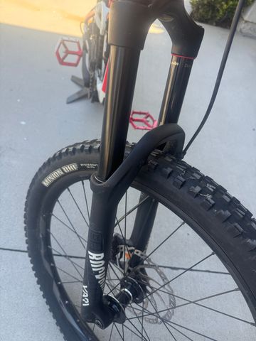 Used Giant Reign 2 2018 2018 Mountainbike, White, 27.5 — image 3 of 5
