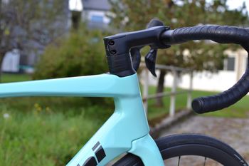 Używany Bianchi Specialissima COMP 105 Di2 2024 2024 Road & Gravel — zdjęcie 3 z 9