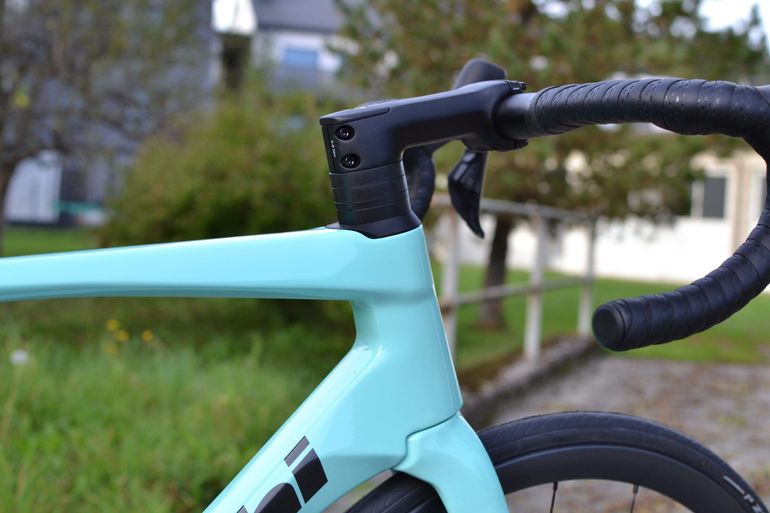 Używany Bianchi Specialissima COMP 105 Di2 2024 2024 Road & Gravel — zdjęcie 3 z 9