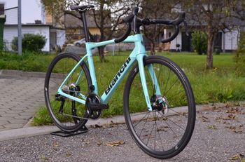 Używany Bianchi Specialissima COMP 105 Di2 2024 2024 Road & Gravel — zdjęcie 2 z 9
