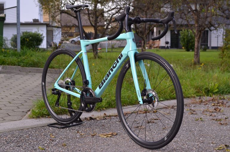 Używany Bianchi Specialissima COMP 105 Di2 2024 2024 Road & Gravel — zdjęcie 2 z 9