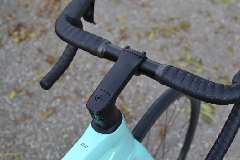 Używany Bianchi Specialissima COMP 105 Di2 2024 2024 Road & Gravel — zdjęcie 4 z 9