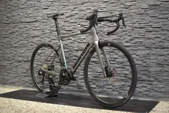 Używany Bianchi Specialissima COMP 105 Di2 2024 2024 Road & Gravel — zdjęcie 2 z 9