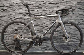 Używany Bianchi Specialissima COMP 105 Di2 2024 2024 Road & Gravel
