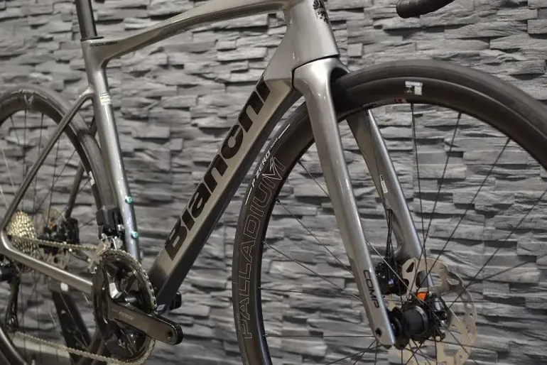 Używany Bianchi Specialissima COMP 105 Di2 2024 2024 Road & Gravel — zdjęcie 3 z 9