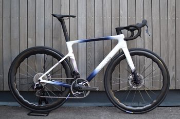 Używany Evolve CIMA Ultimate Disc 2026 Sram Red ETap AXS 2026 Road & Gravel