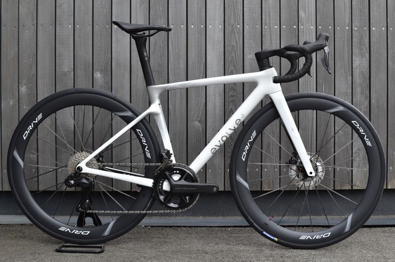 Used Evolve CIMA Pro Disc 2026 Shimano Ultegra Di2 6, 5kg! 2026 Road & Gravel, White — image 2 of 3