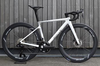 Used Evolve CIMA Pro Disc 2026 Shimano Ultegra Di2 6, 5kg! 2026 Road & Gravel, White — image 3 of 3