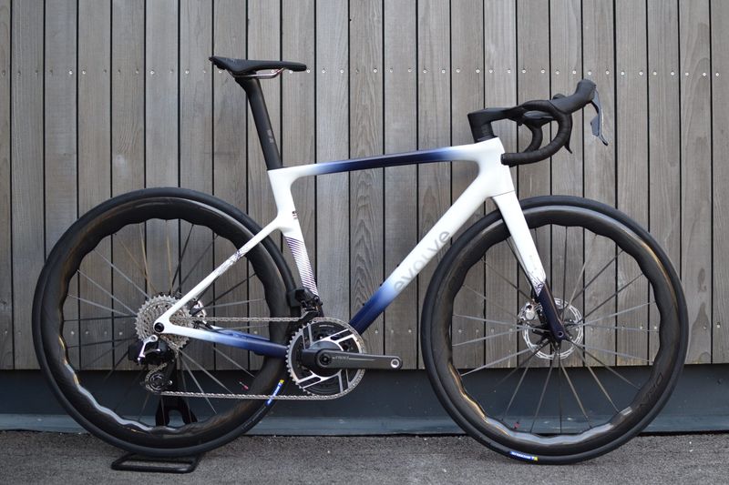 Evolve CIMA Ultimate Disc 2026 Sram Red ETap AXS 6, 2kg! 2026 Road & Gravel d'occasion