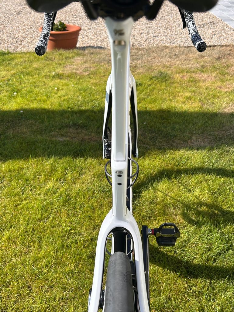 Použité Pinarello DOGMA F DURA ACE Di2 2025 2025 Road & Gravel — obrázek 6 z 9