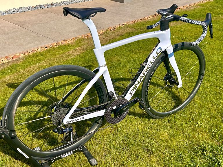 Použité Pinarello DOGMA F DURA ACE Di2 2025 2025 Road & Gravel — obrázek 1 z 9