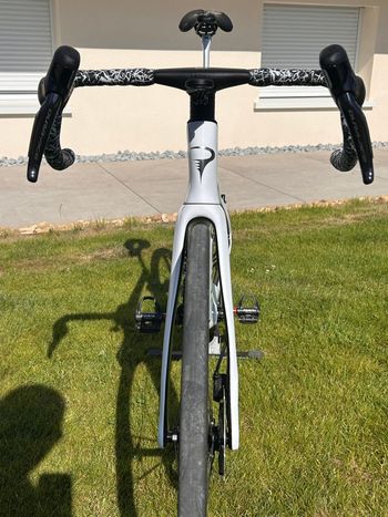 Použité Pinarello DOGMA F DURA ACE Di2 2025 2025 Road & Gravel — obrázek 7 z 9