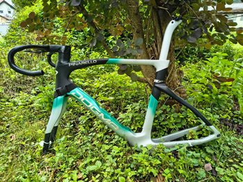 Używany Pinarello DOGMA F DURA ACE Di2 Disc 2024 Frameset 2024 Road & Gravel — zdjęcie 9 z 13