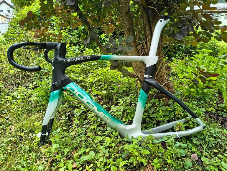 Używany Pinarello DOGMA F DURA ACE Di2 Disc 2024 Frameset 2024 Road & Gravel — zdjęcie 9 z 13