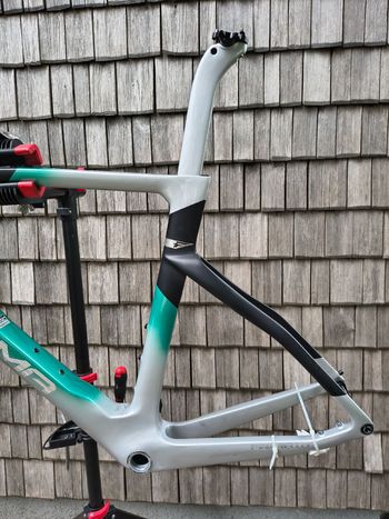 Używany Pinarello DOGMA F DURA ACE Di2 Disc 2024 Frameset 2024 Road & Gravel — zdjęcie 7 z 13